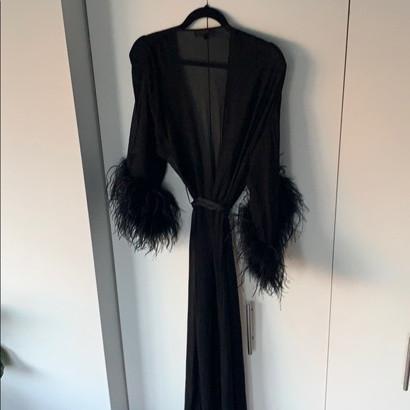 Feather Cuff Robe - Picture 10 of 11